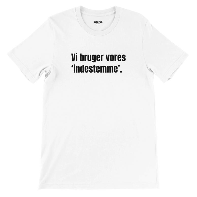 Hvid t-shirt med teksten ”Vi bruger vores ‘indestemme’.”