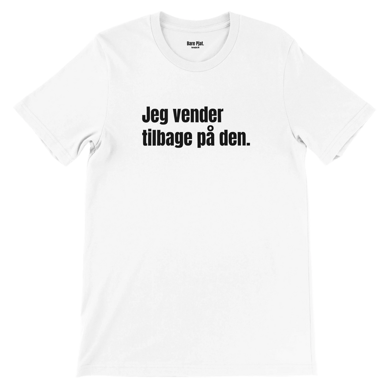 Hvid t-shirt med teksten ”Jeg vender tilbage på den.”