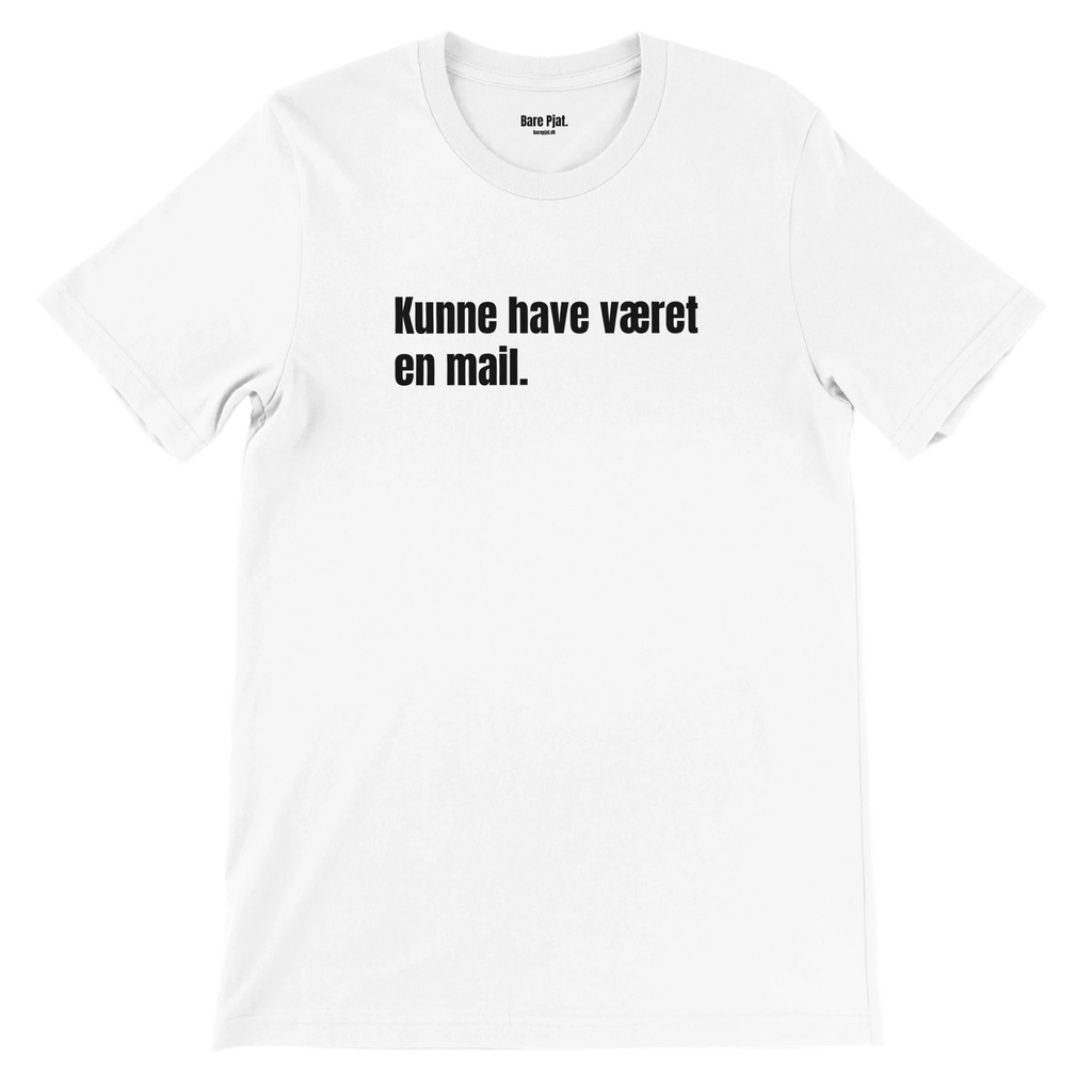 Hvid t-shirt med teksten ”Kunne have været en mail.”