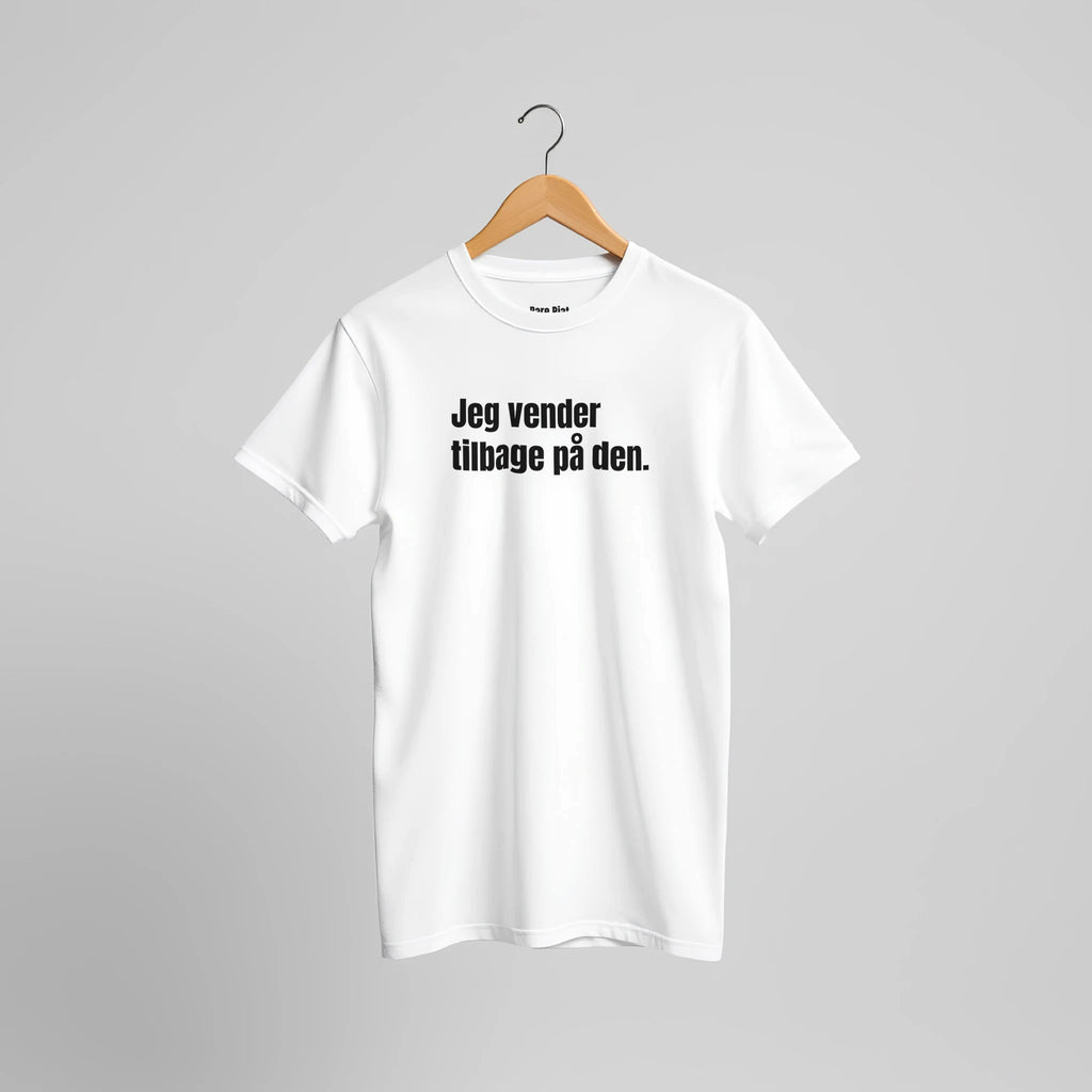 T-shirt fra Bare Pjat med teksten ”Jeg vender tilbage på den.”, alternativ visning