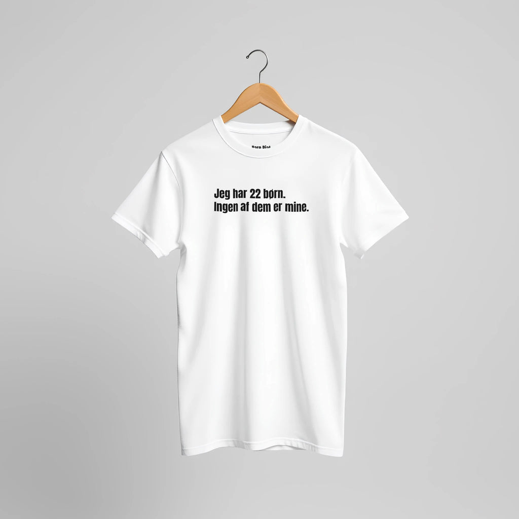 T-shirt fra Bare Pjat med teksten ”Jeg har 22 børn. Ingen af dem er mine.”, alternativ visning