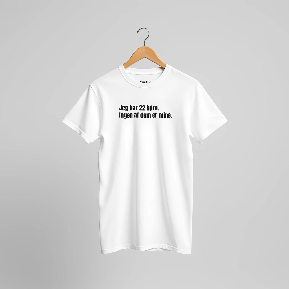 T-shirt fra Bare Pjat med teksten ”Jeg har 22 børn. Ingen af dem er mine.”, alternativ visning
