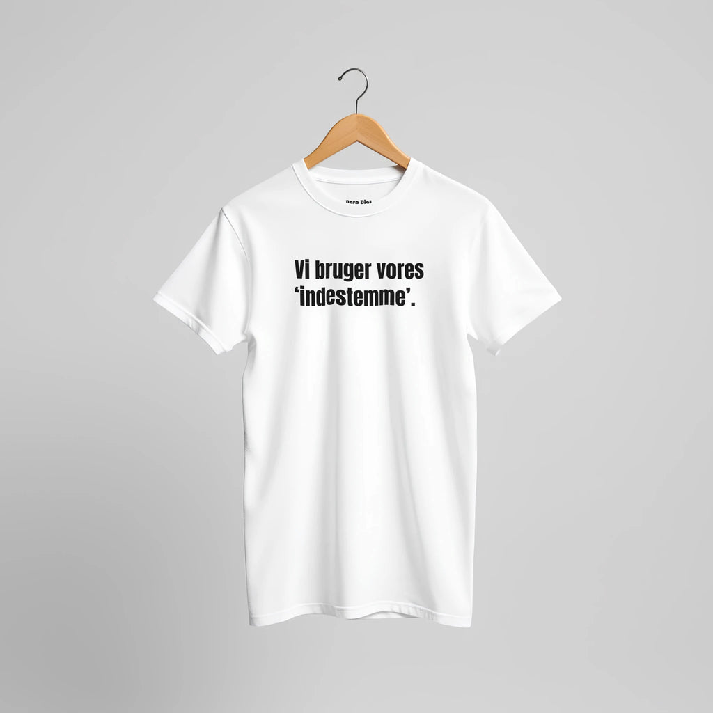 T-shirt fra Bare Pjat med teksten ”Vi bruger vores ‘indestemme’.”, alternativ visning