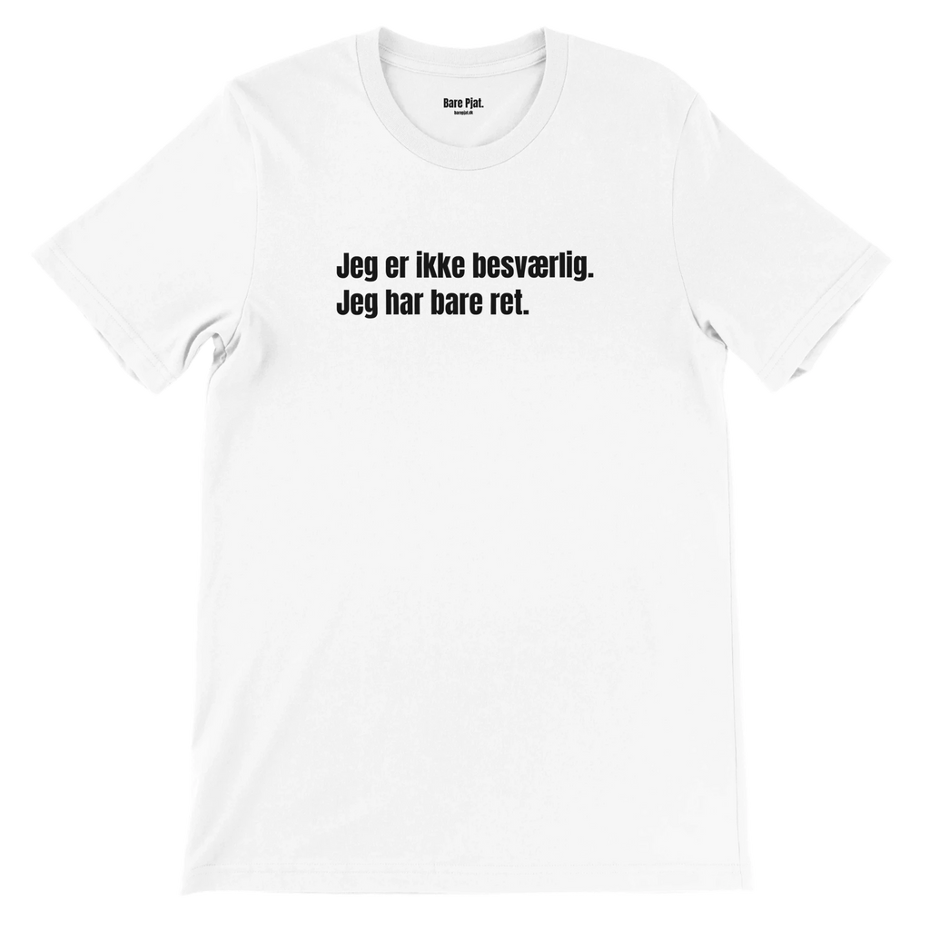 Hvid t-shirt med teksten ”Jeg er ikke besværlig. Jeg har bare ret.”
