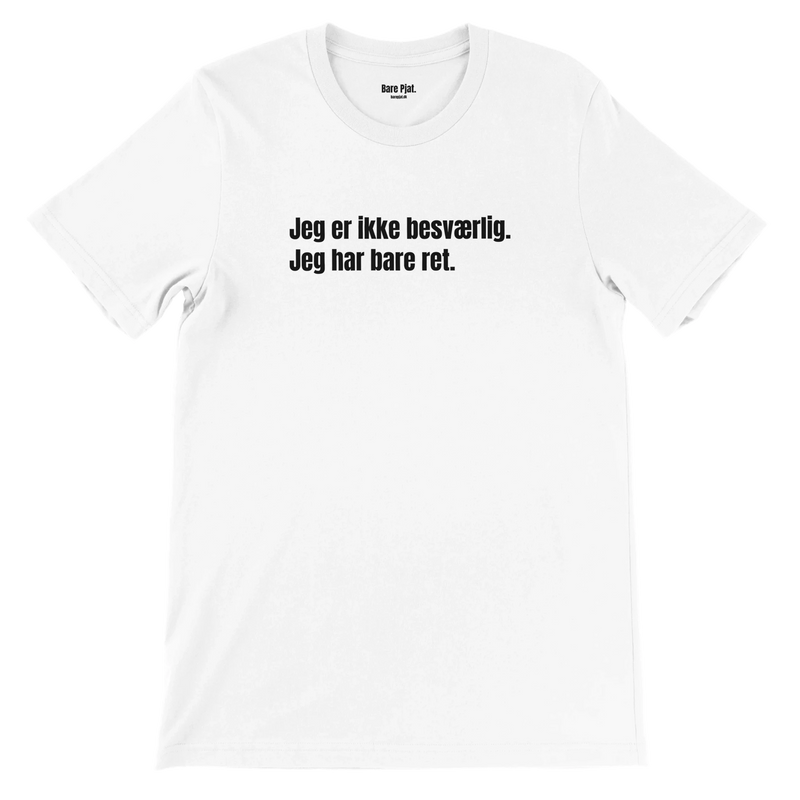 Hvid t-shirt med teksten ”Jeg er ikke besværlig. Jeg har bare ret.”